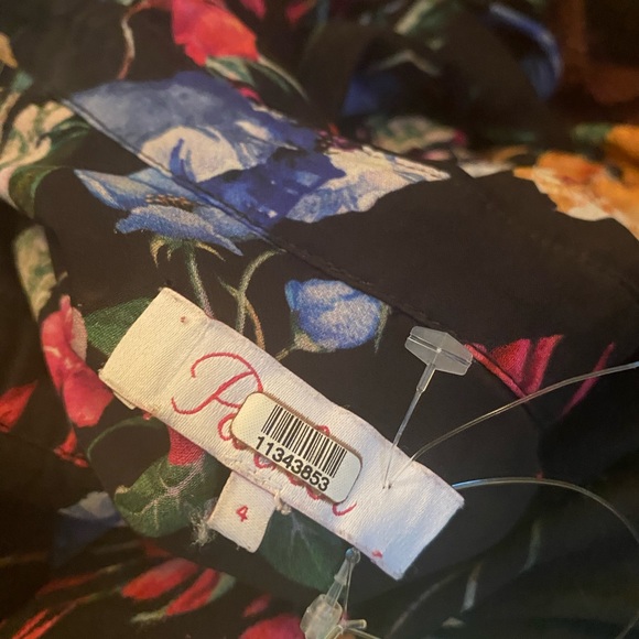 - Parker long sleeve floral mini dress 4. Runs small, fits more like a size 2 - Picture 3 of 4